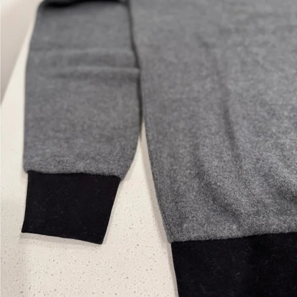 NWT Feat BlanketBlend Crewneck Sweatshirt - Hazy Black - Medium - Picture 9 of 9